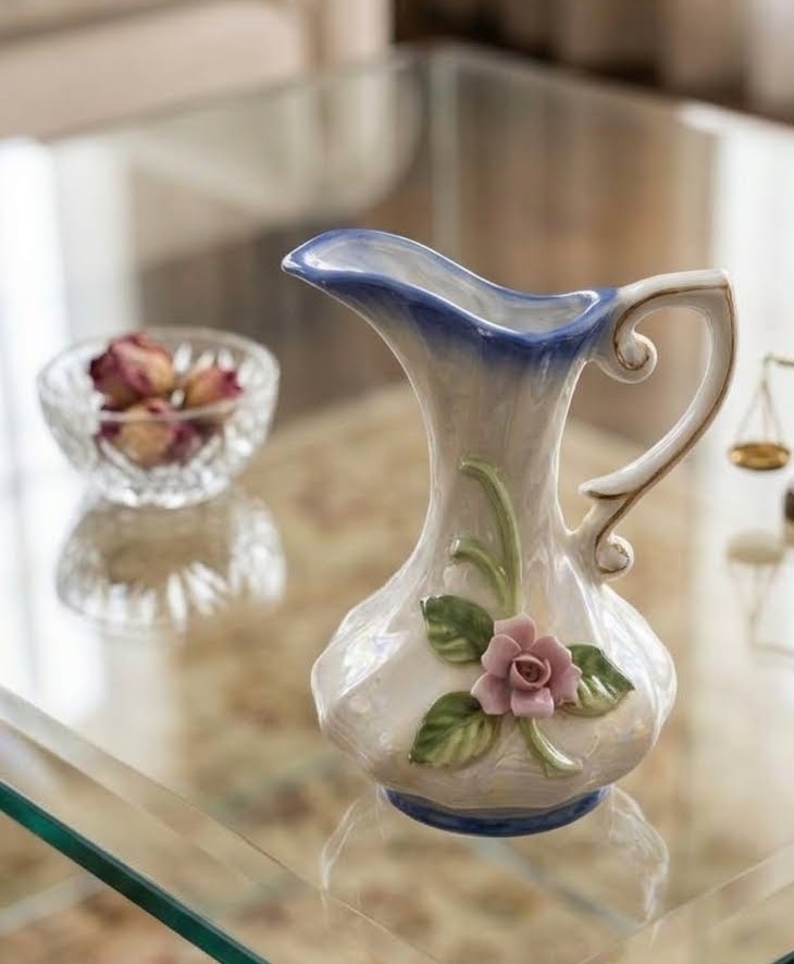 Bình hoa dáng rót (pitcher/ewer bud vase) bằng gốm sứ Của Nhật